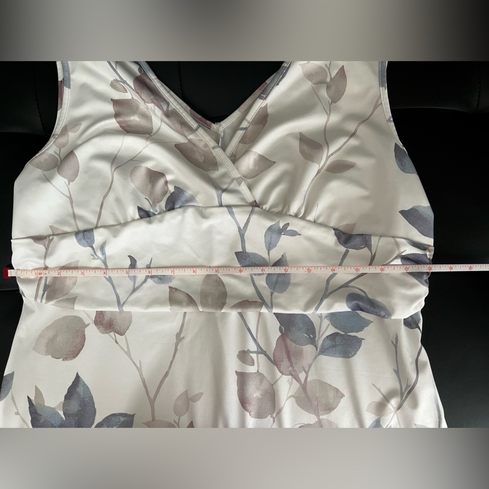 Chic Floral Maxi Dress in White and Gray - Picture 8 of 10